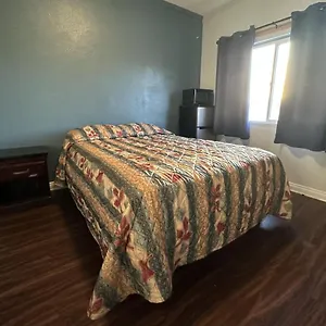 https://unity-hotel-no-parking-rooms-are-upstairs.topanaheimhotels.com